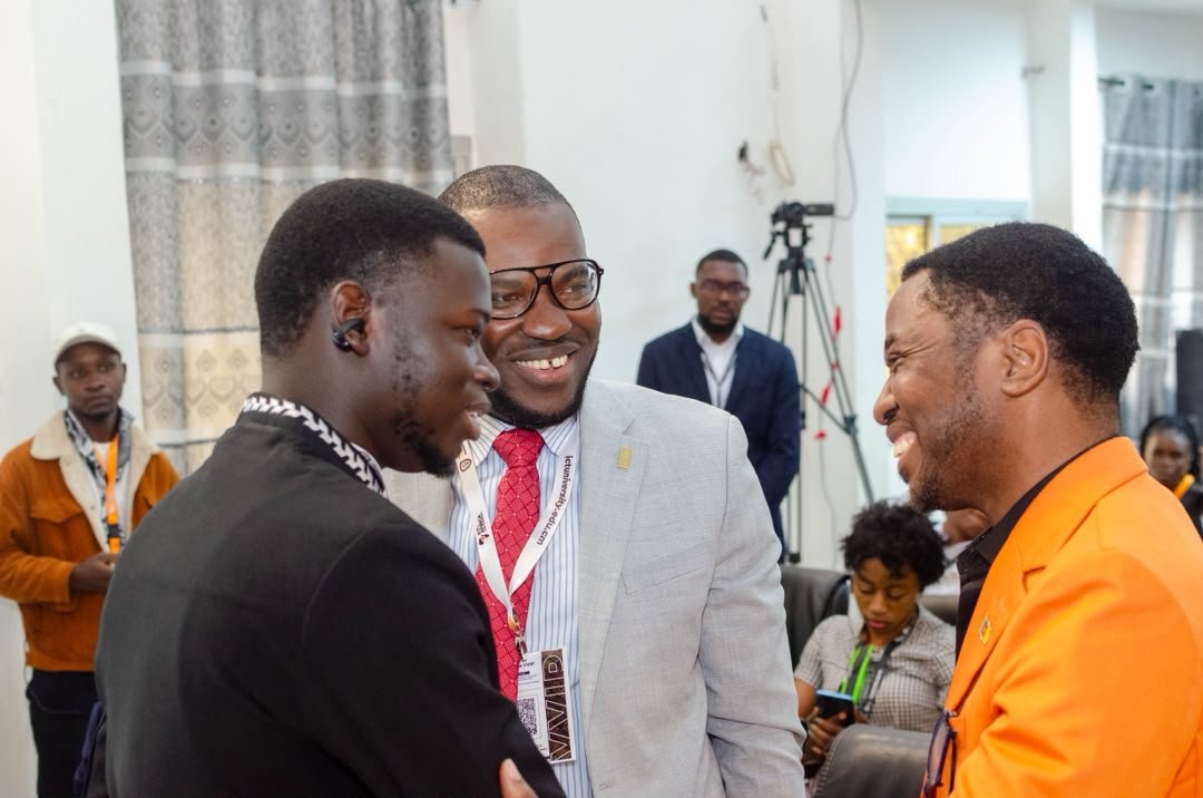 Delegates in conversation at a Visionary Pathways convening